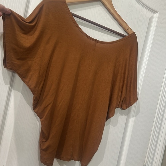 Active USA size small short sleeve gold top - Picture 3 of 4